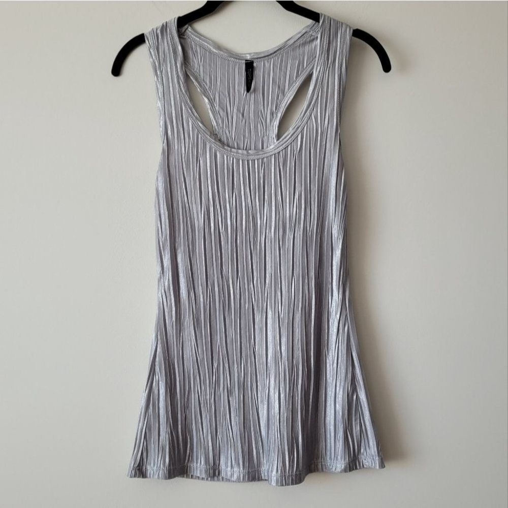TOPSHOP Silver Pleated Racerback Tank - Picture 2 of 11